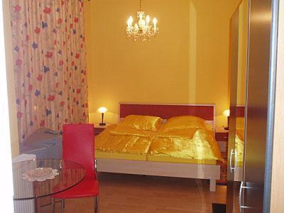 Room No. 2,2004008:JPEG